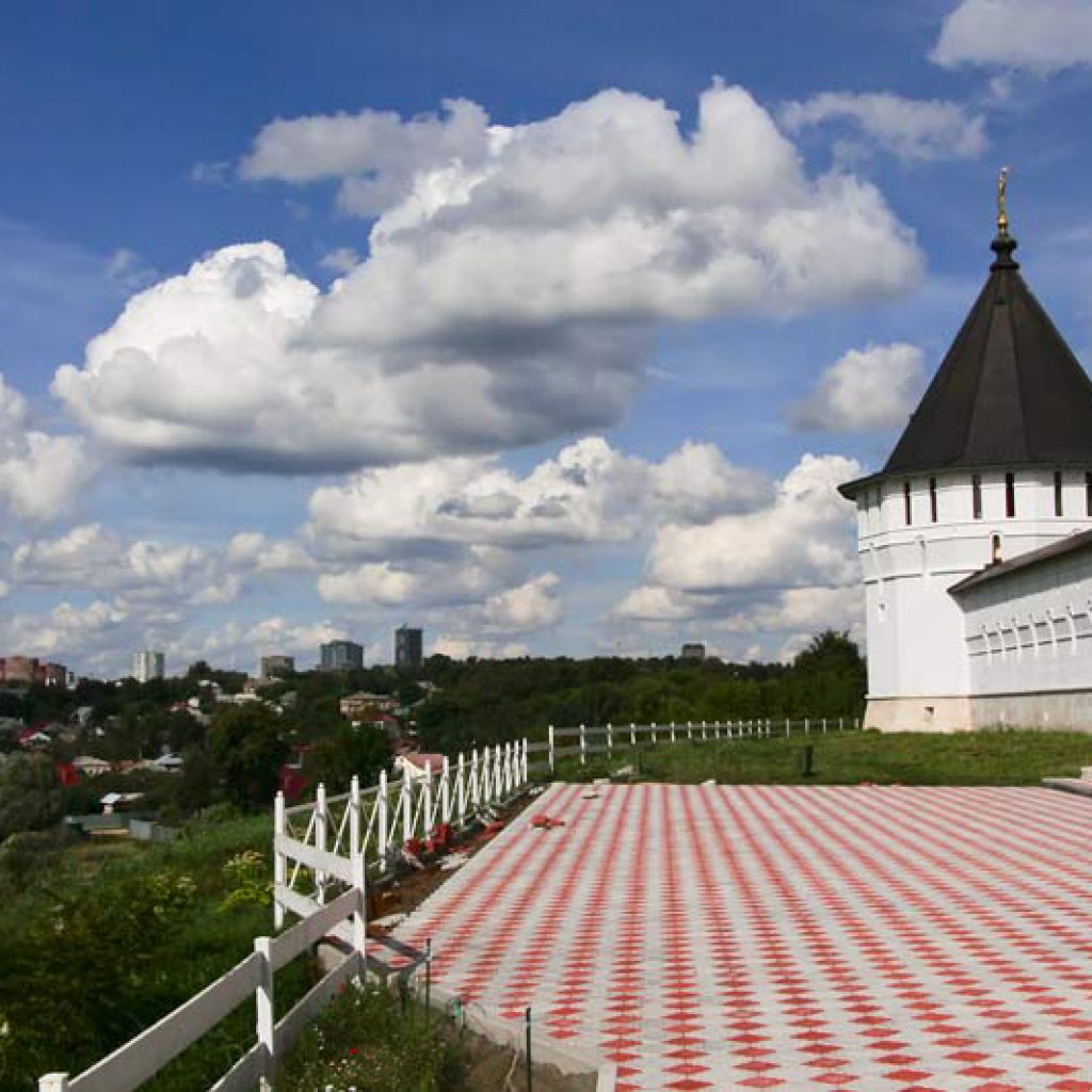 Смотровая площадка у Высоцкого мужского монастыря
